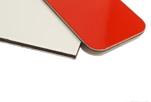 Kompozitný panel Zenit BOND   (hrúbka: 3 mm, hrúbka plechu: 0,3 mm, farba: červená / biela, kód farby: mat 3002 / mat 9016, šírka: 1500 mm, dĺžka: 3050 mm)  