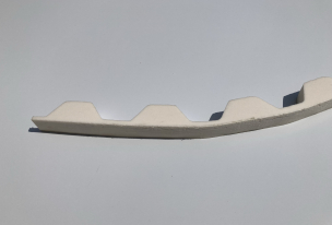 Spodné penové tesnenie k trapézovým doskám z polykarbonátu a PVC   (farba: biela, dĺžka: 1050 mm)  